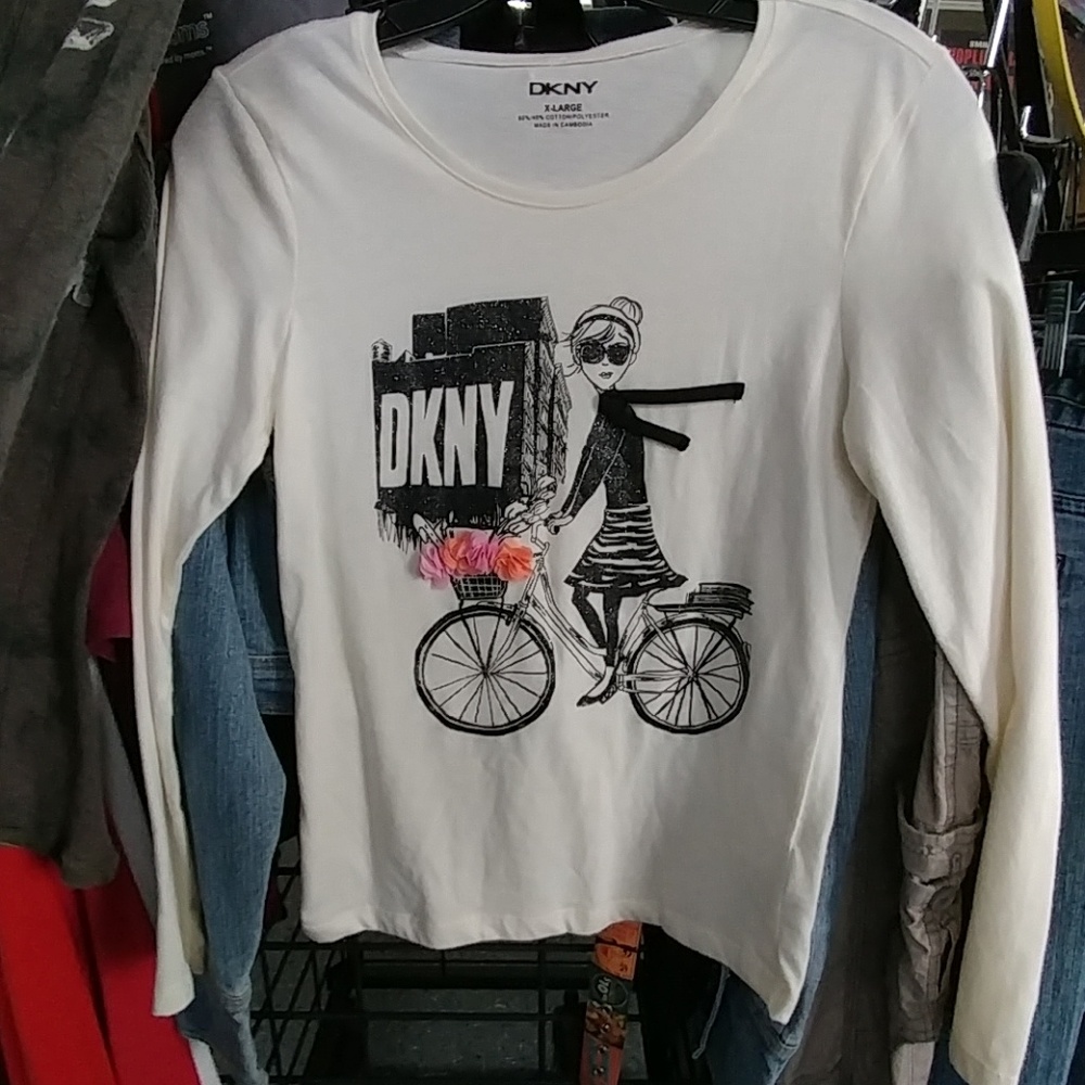 DKNY.     X LARGE.   LADY'S SHIRT